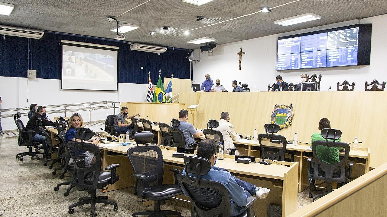 Câmara de Taubaté retoma sessões com aprovação de cinco projetos