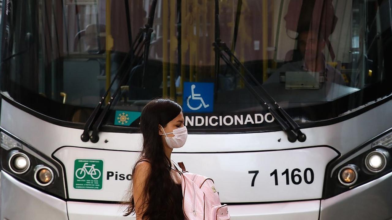 Governo de São Paulo torna obrigatório uso de máscaras nas ruas