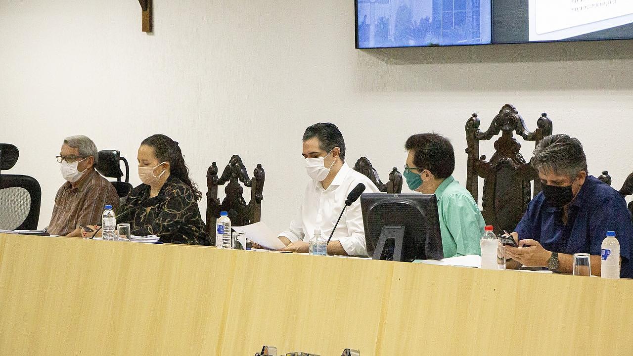 Oito Secretarias prestam contas na Câmara de Taubaté