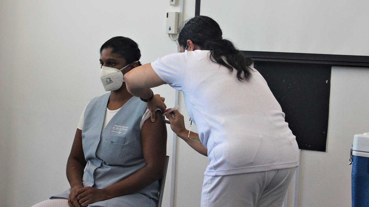 Taubaté imuniza 465 profissionais de saúde no 1º dia de vacinação contra Covid-19