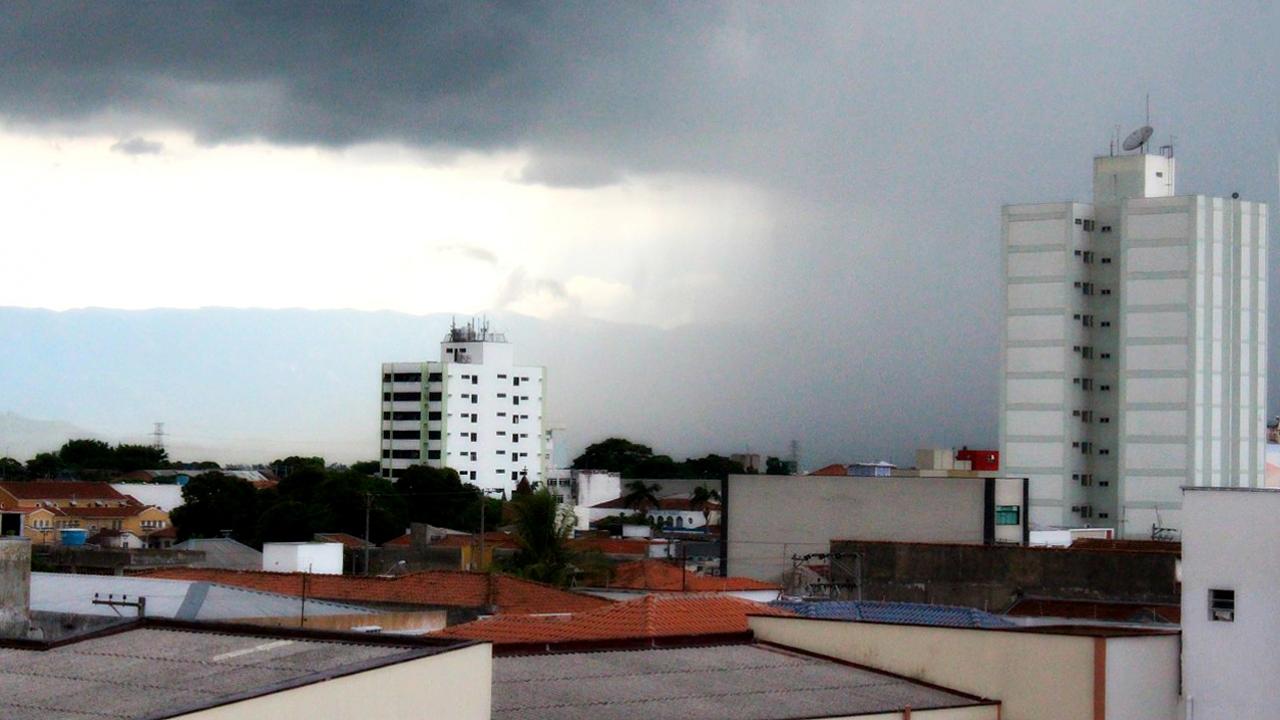 Semana começa com chance para pancadas de chuva no Vale do Paraíba