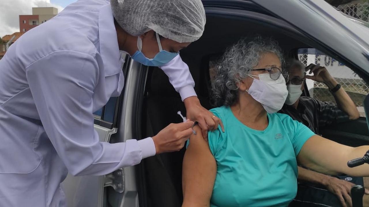 Vacinação: Taubaté segue imunizando público de 63 a 66 anos