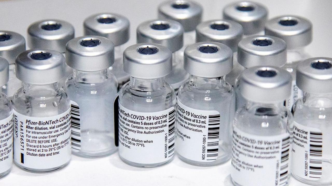 Estado de SP recebe doses de vacina da Pfizer