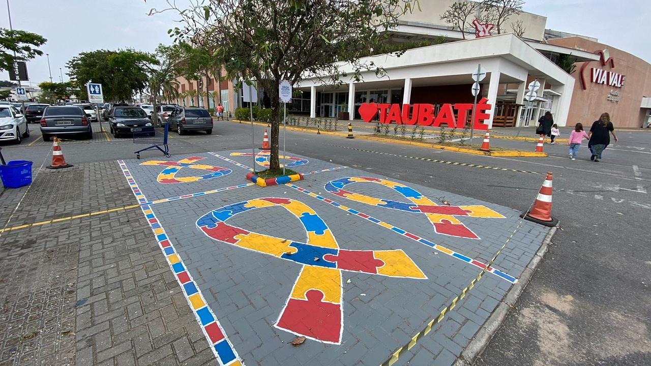 Shopping de Taubaté cria vagas no estacionamento para pessoas com autismo