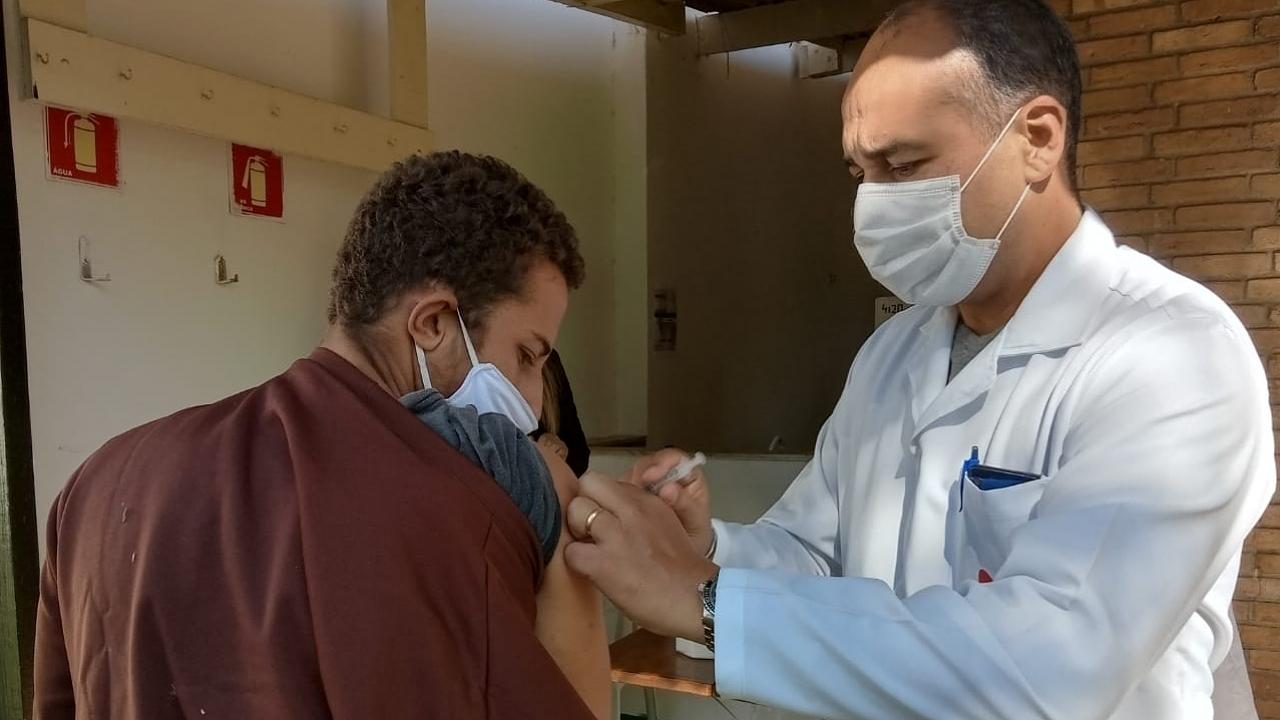 Vacinação contra Covid-19 tem continuidade em Taubaté
