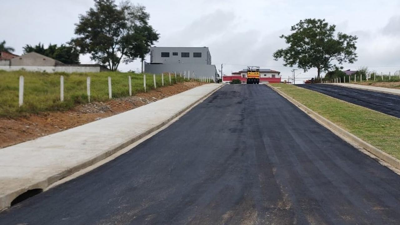 Obras na rua José Vicente, no Quiririm, são concluídas