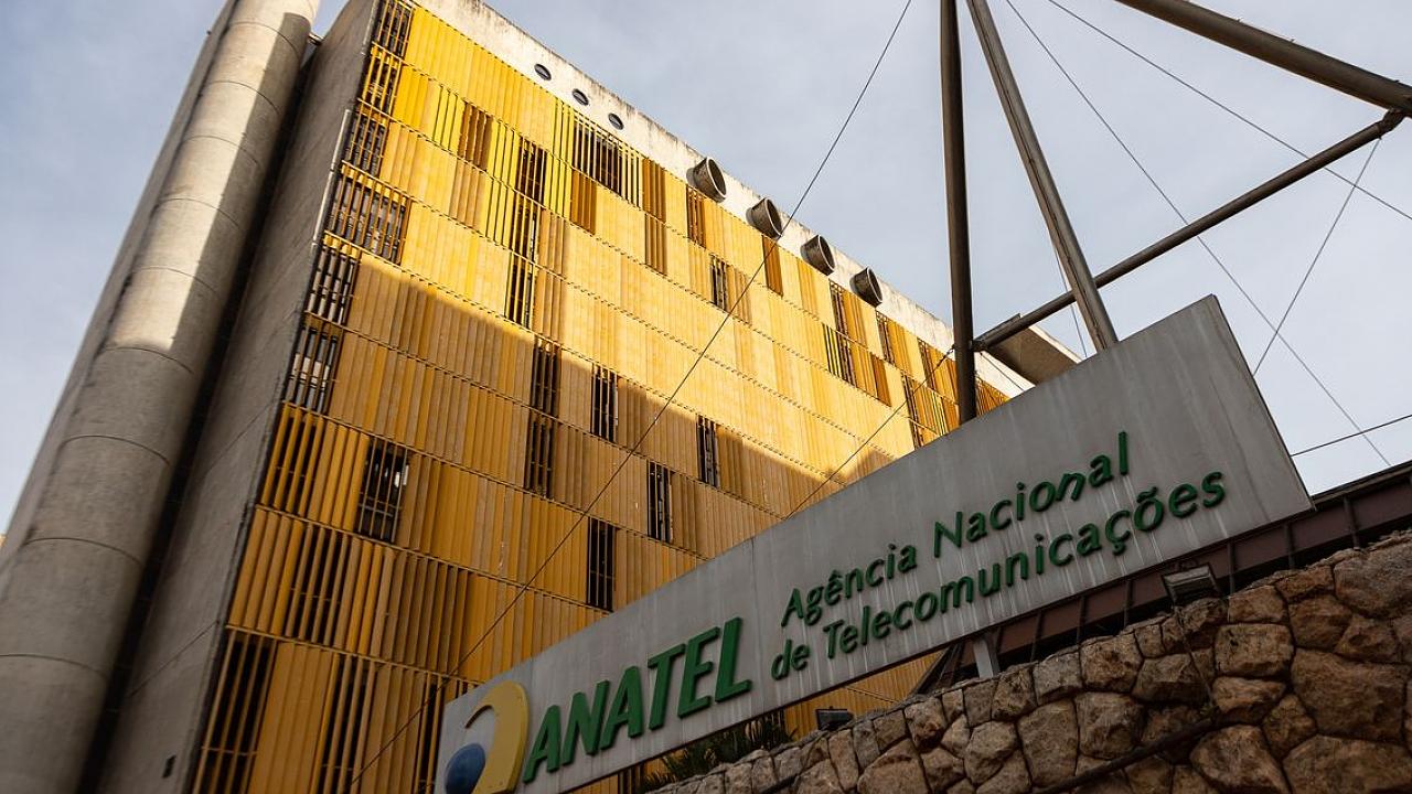 Anatel ordena bloqueio de 5 milhões de aparelhos piratas de TV a cabo