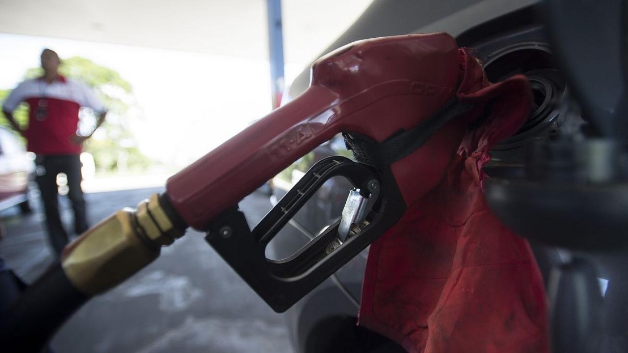 Ministério dá prazo de 5 dias para denúncia de preço abusivo da gasolina Ministério dá prazo de 5 dias para denúncia de preço abusivo da gasolina