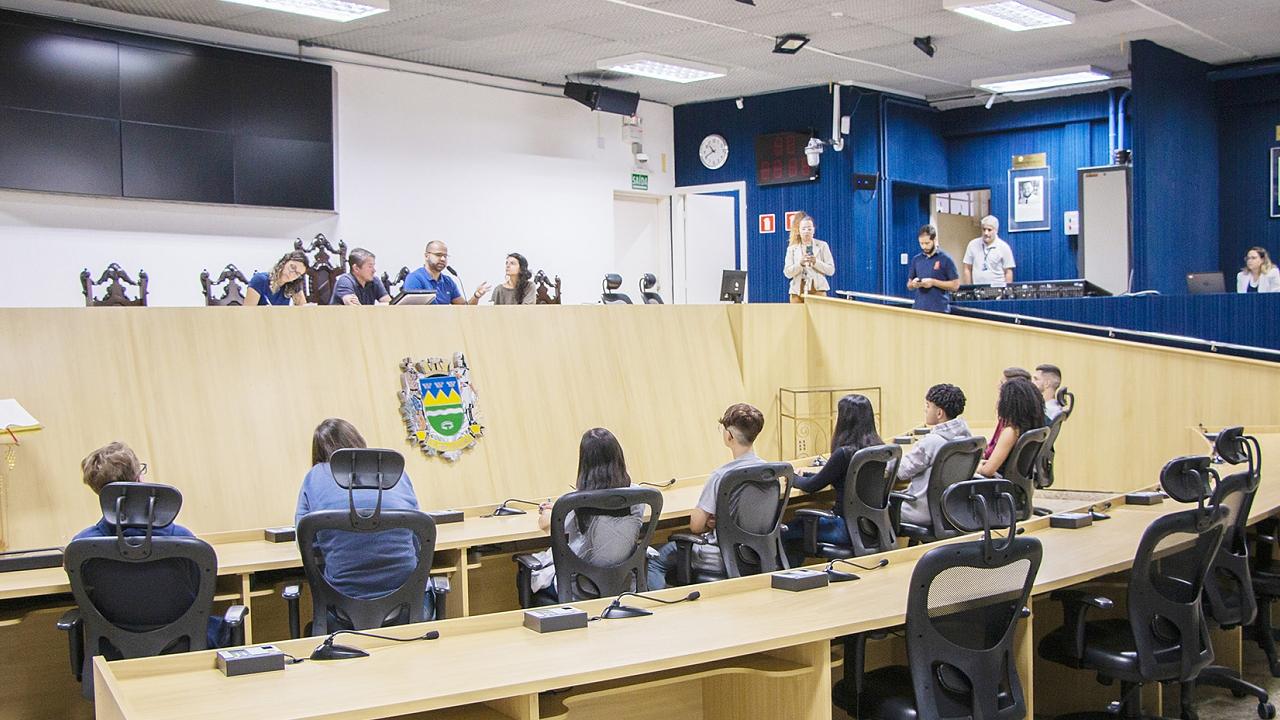 Parlamento Jovem de Taubaté tem 1º encontro na Câmara Municipal Parlamento Jovem de Taubaté tem 1º encontro na Câmara Municipal