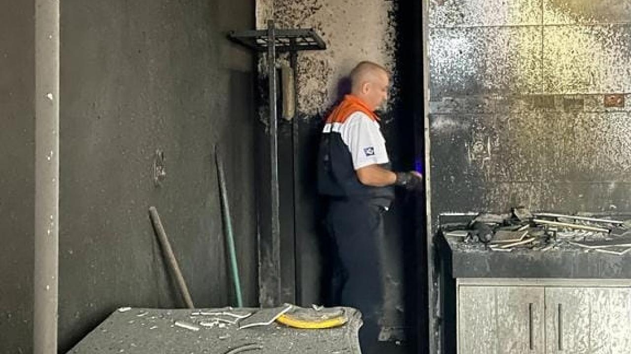 Defesa Civil de Taubaté interdita kitnet após incêndio Defesa Civil de Taubaté interdita kitnet após incêndio