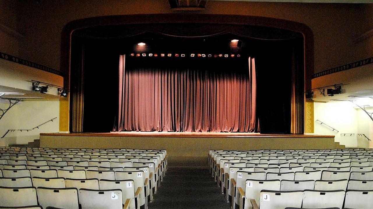 Taubaté realiza reunião para uso do Teatro Metrópole em 2024