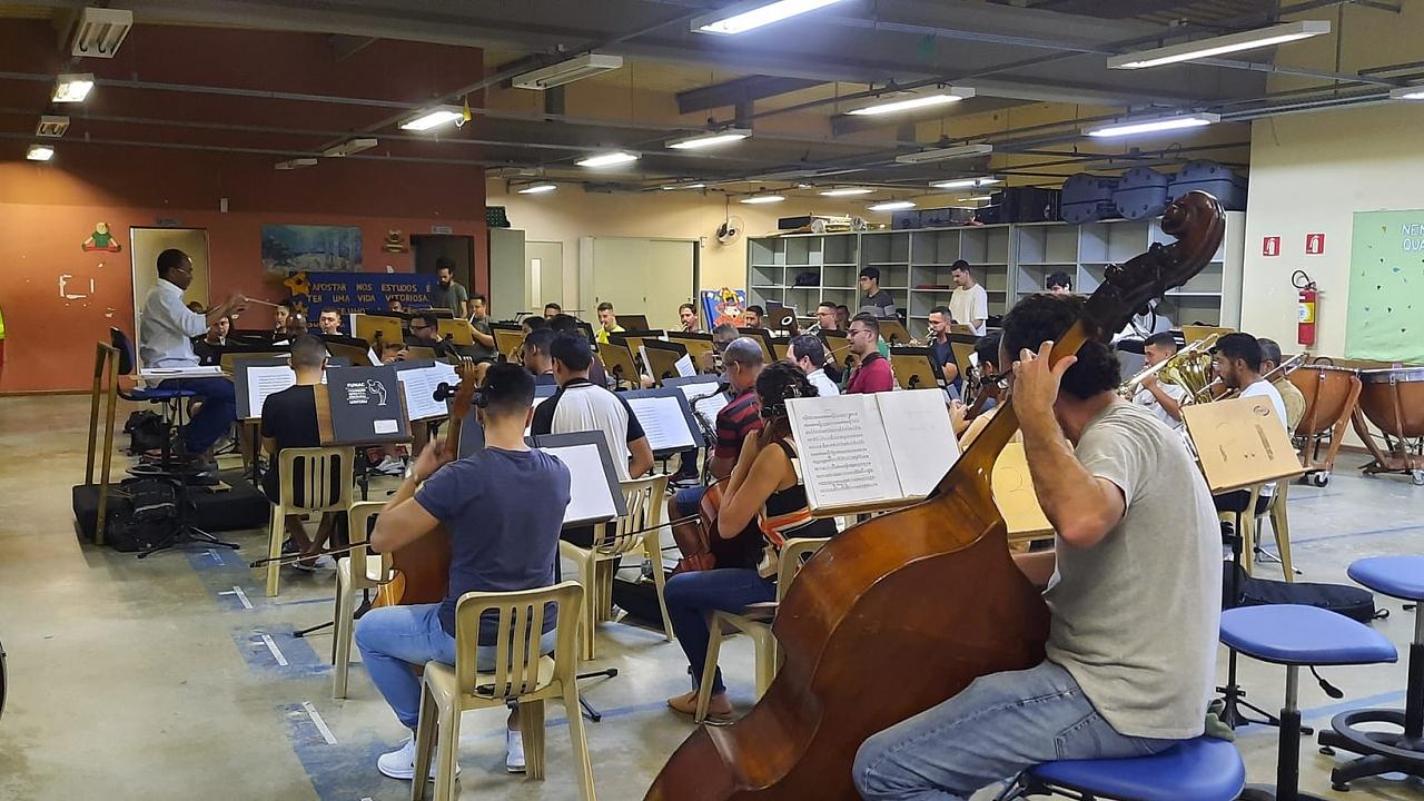 Banda Sinfônica de Taubaté realiza concerto de Natal no Teatro Metrópole